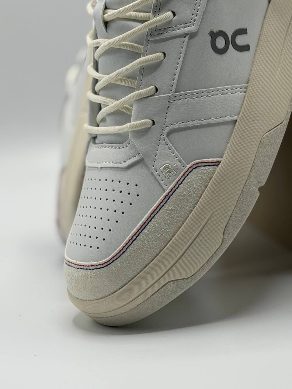 On The Roger Clubhouse | Blanco