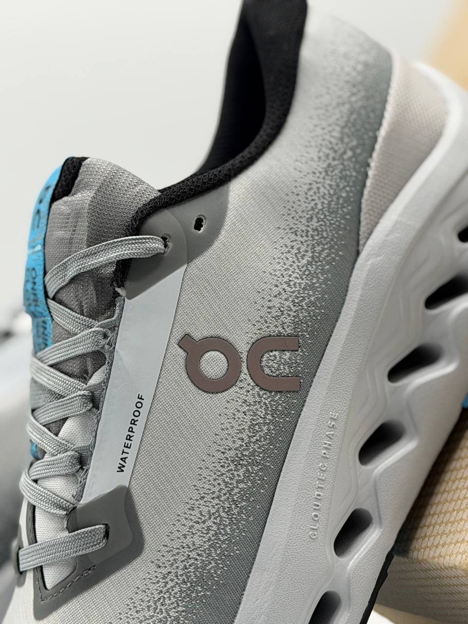 On Cloudsurfer Trail Waterproof | Gris-Azul