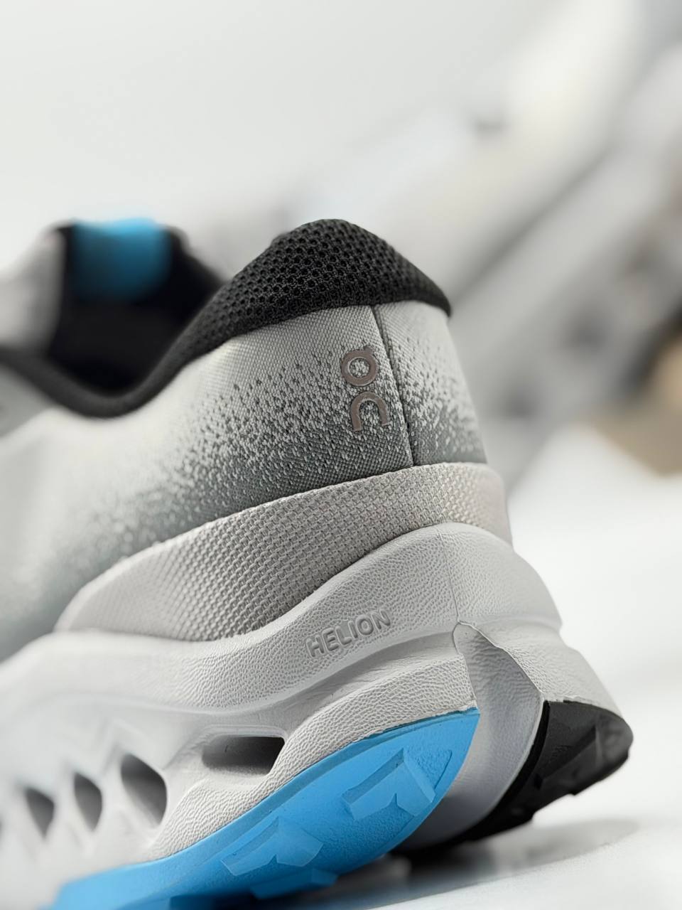 On Cloudsurfer Trail Waterproof | Gris-Azul